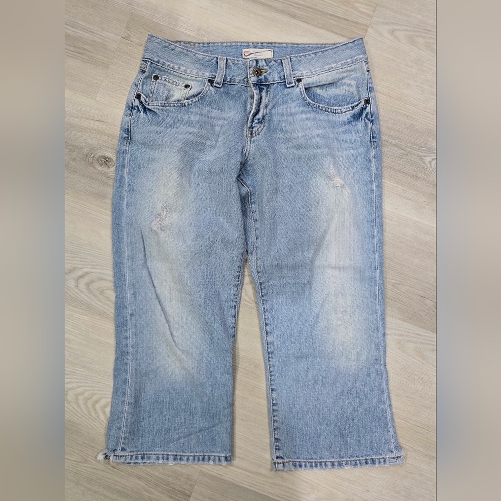 BKE Culture Mid Rise Light Blue Jean Capri Distressing Size 31